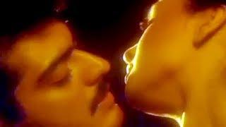Watch Vaanil Kayudhe - Vaali Tamil Movie Song - Ajith Kumar, Simran Video