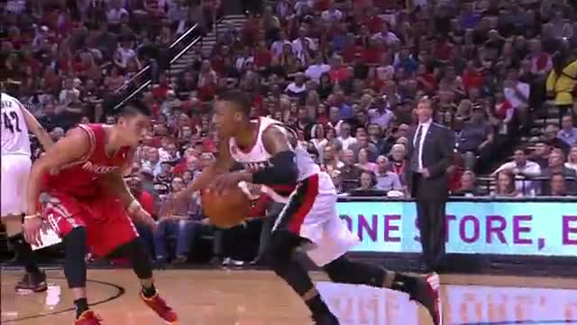 Watch NBA: Damian Lillard's Lethal Step-Back 1st Quarter Buzzer-Beater (Basketball Video) Video