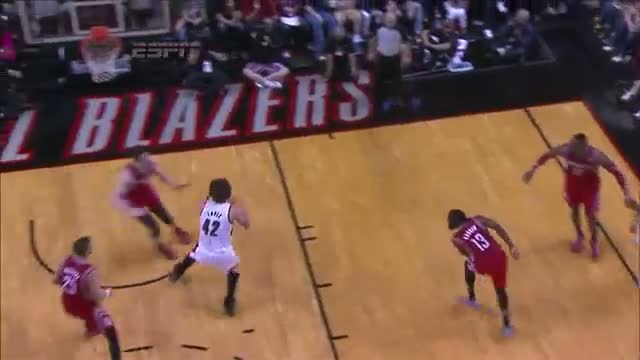 Watch NBA: Robin Lopez Throws Down the Poster Over Omer Asik (Basketball Video) Video
