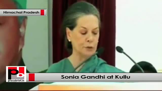 Watch Some are using the names of martyrs to acquire power says Sonia Gandhi at Kullu Himachal Pradesh Video