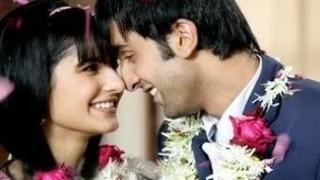 Watch Ranbir Kapoor & Katrina Kaif ANNOUNCE WEDDING DATE Video