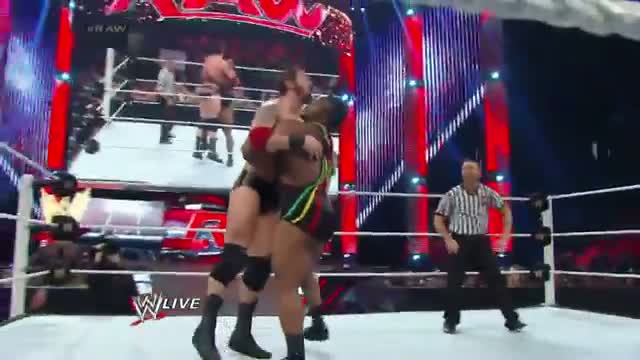 Watch Bad News Barrett vs. Big E - Intercontinental Championship Match: WWE Raw, May 5, 2014 Video