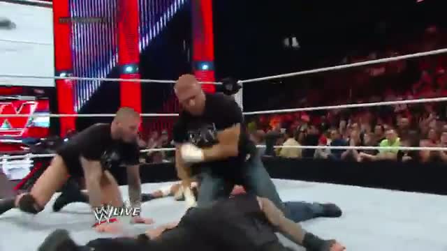 Watch Evolution attacks The Shield: WWE Raw, May 5, 2014 Video