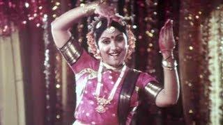 Watch Ther Kondu Sendravan - Kamal Hassan - Enakkul Oruvan Tamil Song Video