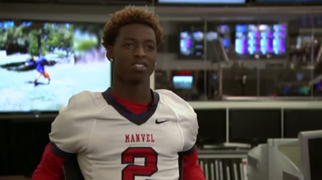 Watch Viral Football Toss Lands Texas Teen in NYC Video