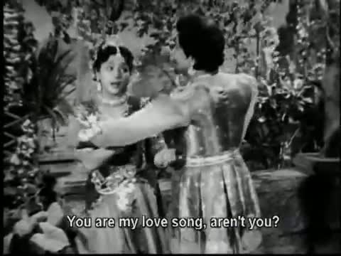 Watch Kaniya Kaniya Mazhalai - M G Ramachandran & Padmini - Mannadhi Mannan Video