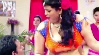 Watch Bhataar Fevicol Milala Ba (Bhojpuri Hot Item Dance Video Song) | Saiyan Ji Dilwa Mangelein Video