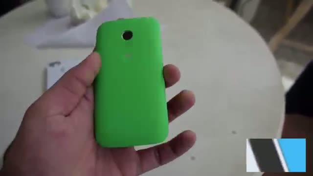 Watch Moto E : First Hands On with the Game changer Video