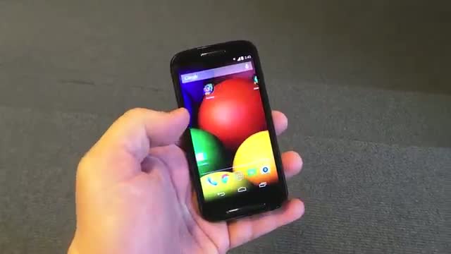 Watch Moto E Hands-On, The $129 Smartphone Video