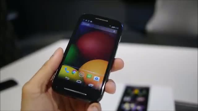 Watch Motorola Moto E hands-on - VIDEO Video