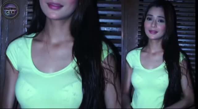 Watch Televsion actress Sara Khan FLASHES her BRA Video