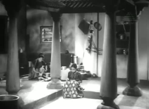 Watch Kuzhandaiyum Deivamum - Prem Naseer, Manohar, B.S Saroja - Vanna Killi - Tamil Classic Song Video
