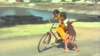 Watch Malli Arumbu Poothu - Ravinder, Rajeev, Jyothi - Rayil Payanangalil - Tamil Classic Song Video