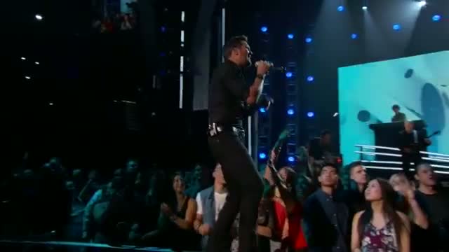 Watch Luke Bryan - Play It Again (2014 Billboard Music Awards) Video