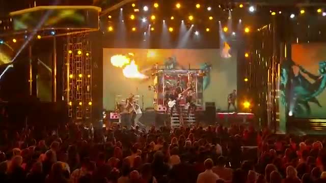 Watch Florida Georgia Line - This Is How We Roll (Billboard Music Awards 2014) ft. Luke Bryan Video