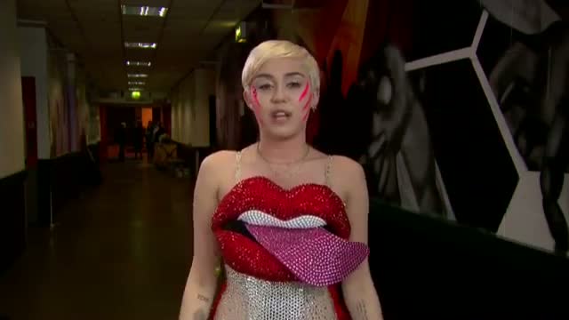 Watch Miley Cyrus - Top Streaming Artist (Billboard Music Awards 2014) Video