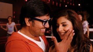 Watch Thillu Mullu - Aajaa Aajaa (Full Tamil Video Song) Video