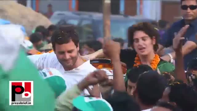 Watch Rahul Gandhi, Priyanka Gandhi visit Amethi, Uttar Pradesh to hold a road show Video