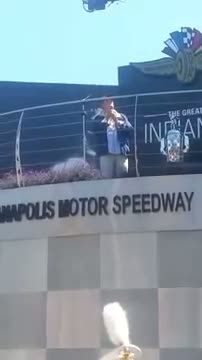 Watch Jim Nabors sings 'Back Home Again in Indiana' at Indy 500 for final time Video