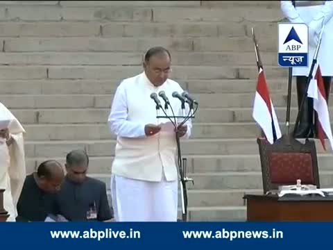 Watch Arun Jaitley takes oath as Cabinet Minister Video