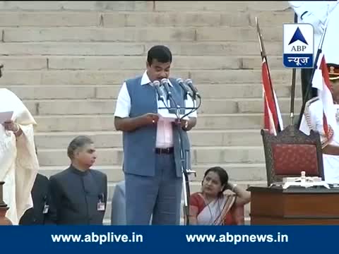 Watch Nitin Gadkari takes oath as a Minister Video