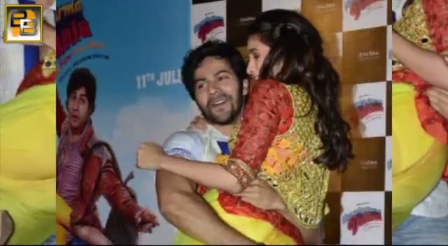 Watch Alia Bhatt's EMBARASSING WARDROBE MALFUNCTION - VIDEO Video