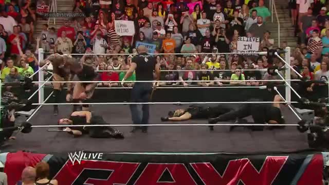 Watch The Shield vs. Evolution WWE Payback contract signing: WWE Raw, May 26, 2014 Video