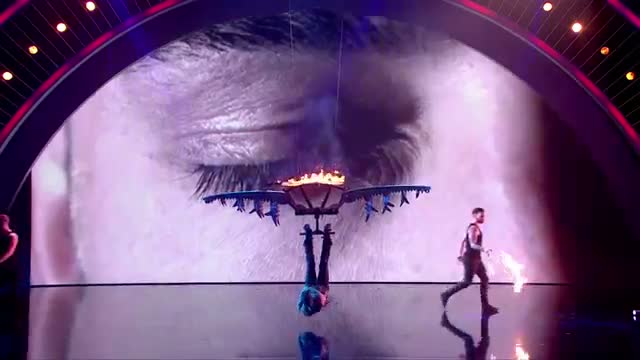 Watch Darcy Oake's Jaw-dropping escape - Britain's Got Talent 2014 Final Video