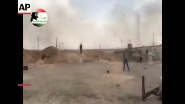 Watch Iraqi Army Troops Flee Base in Tikrit Video