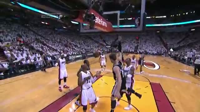 Watch NBA: Boris Diaw's SICK No-Look Pass to Tiago Splitter (Basketball Video) Video