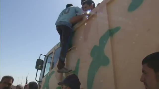 Watch Iraqi Volunteers Sign Up to Fight ISIL Video