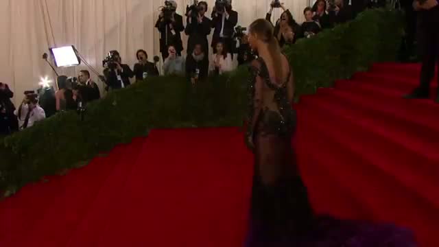 Watch 50 Cent Says Beyonce's Breath is 'Not Really Bad' Video