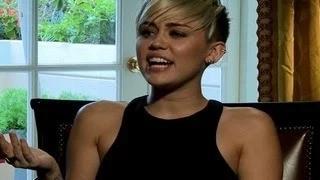 Watch Miley Cyrus Defends Justin Bieber Video
