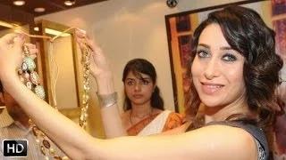 Watch Karishma Kapoor Innaugrates Balbir Gandhi's Jewellery Exhibition Video