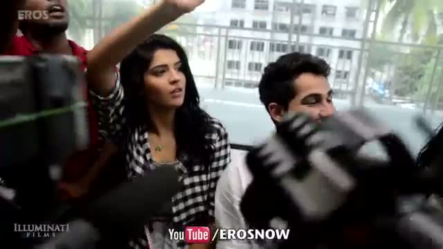 Watch Armaan Jain & Deeksha Seth take a metro ride for "Lekar Hum Deewana Dil" Video