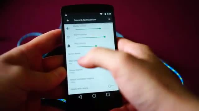 Watch Hands-on: Android L running on the Nexus 5 Video