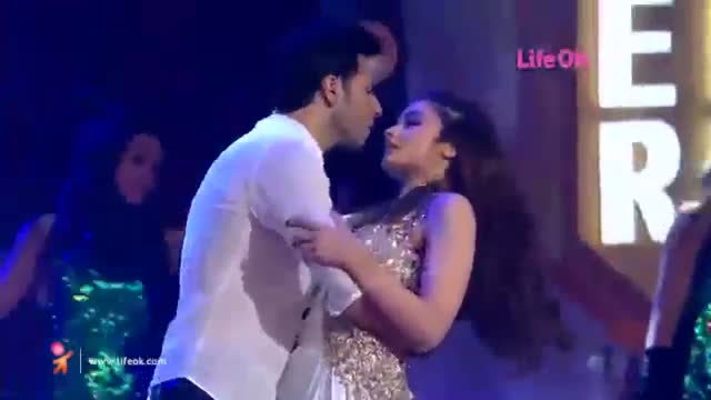 Watch Varun Dhawan & Alia Bhatt perform on Big Life OK Now Awards, June 28, 8pm Video