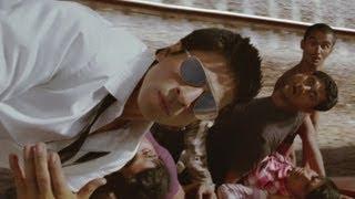 Watch G One's mind-blowing stunt in running train - Ra one (In Tamil) Video
