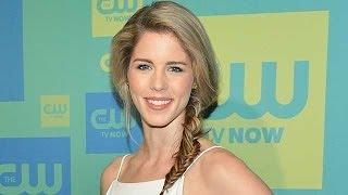 Watch EMILY BETT RICKARDS Talks Arrow! Video