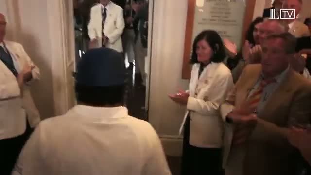 Watch Sachin Tendulkar walks out to bat at Lord's - Access All Areas Video