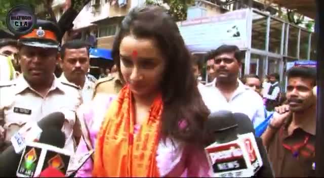 Watch Shraddha Kapoor visits Siddhivinayak Temple Video