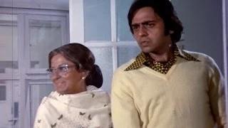 Watch Moushumi Chatterjee gets notorious with Keshto Mukherjee - Zindagi Video