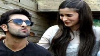 Watch Alia Bhatt ROMANCES Ranbir Kapoor Video