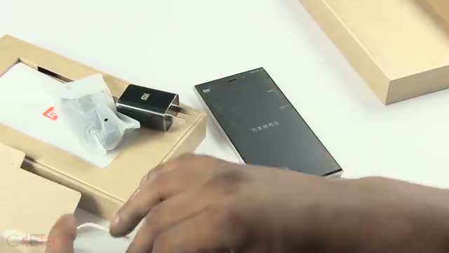 Watch Xiaomi Mi3 (WCDMA - Snapdragon 800) - Unboxing & Hands On Video