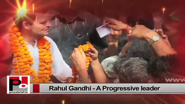 Watch Rahul Gandhi - genuine mass leader; sets an example by doing what he has been saying Video