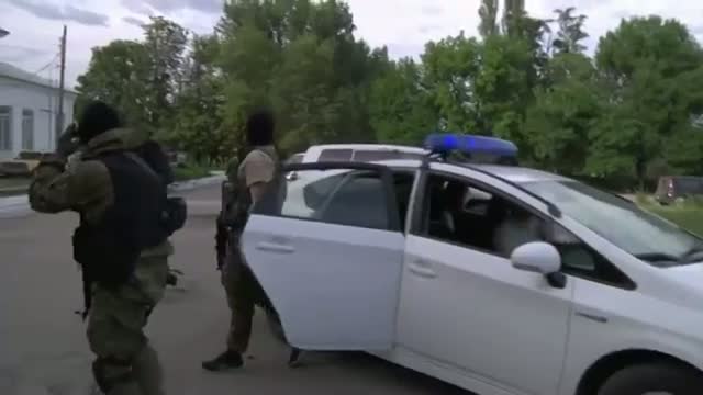 Watch Crash Victims' Remains Reach Ukraine-held City Video