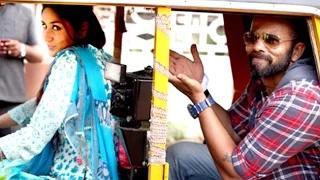 Watch Kareena Kapoor Takes Rohit Shetty For A Rickshaw Ride Video