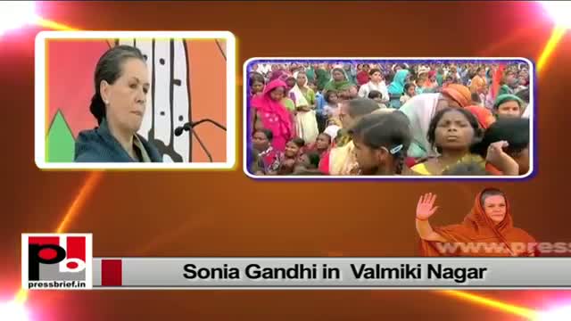 Watch Sonia Gandhi contributing her maximum to make a strong and self reliant India Video