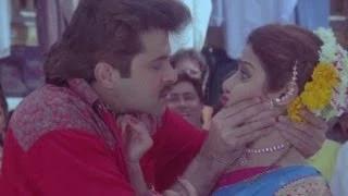 Watch Sridevi & Anil Kapoor's hot kiss in public - Roop Ki Rani Choron Ka Raja Video