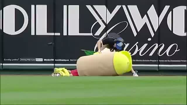 Watch Kid Can't Cut Mustard at Hot Dog Derby Video